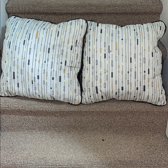Throw pillows - double sized as pictured - Picture 1 of 2